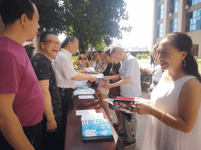 碧江区开展“知侨法、护侨益、聚侨心、促和谐”侨法宣传活动