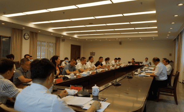 胡忠雄主持召开贵州民营经济高质量发展专题工作座谈会