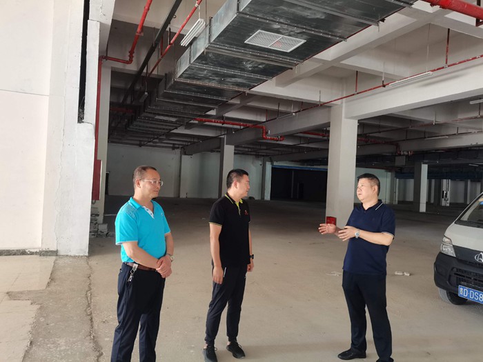 叶锋到侨资企业调研