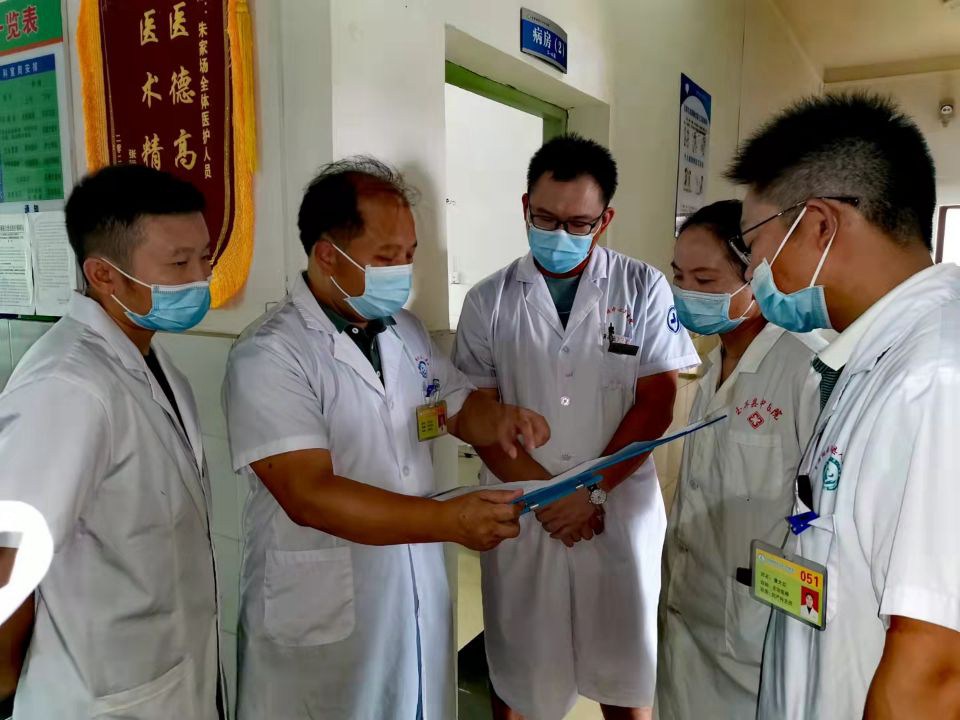 农工党玉屏支部医卫专家赴乡镇医院指导工作