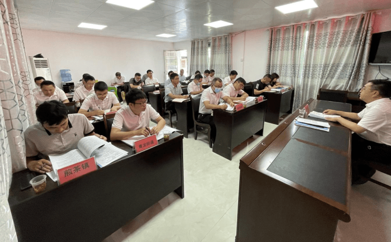 德江县召开民族团结进步创建暨宗教工作业务培训会