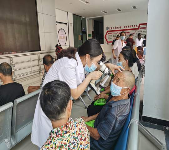 铜仁市侨办、铜仁市侨联开展“侨爱心—乡村振兴公益行”活动