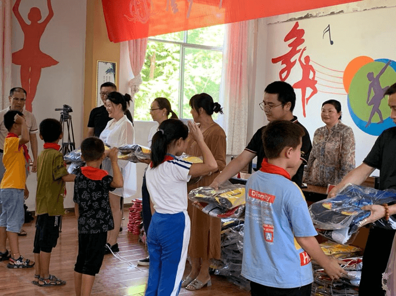 金秋助学 筑梦远航