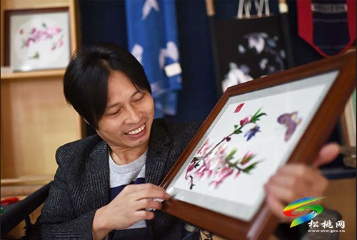 ​一针一线总关情——记松桃梵净山苗族文化旅游产品开发有限公司董事长石丽平