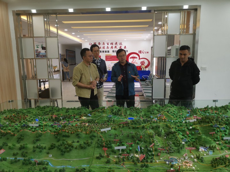 民革东莞市委会调研组来沿开展公益助学活动