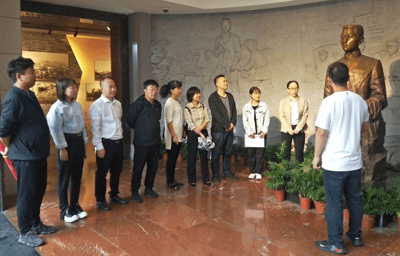 铜仁市民主党派到周逸群烈士陈列馆开展警示教育活动