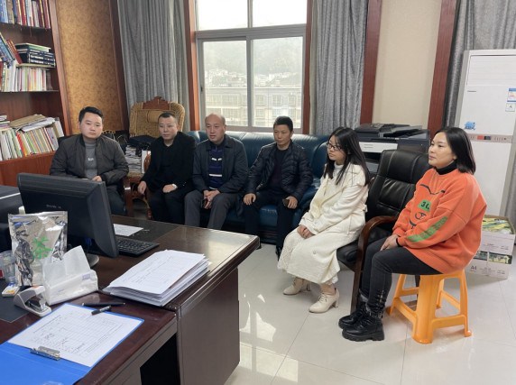 沿河自治县委统战部集中观看党的十九届六中全会新闻发布会