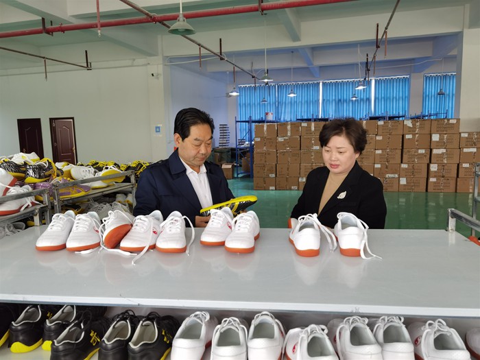 民建铜仁市工委赴德江县工业园区调研