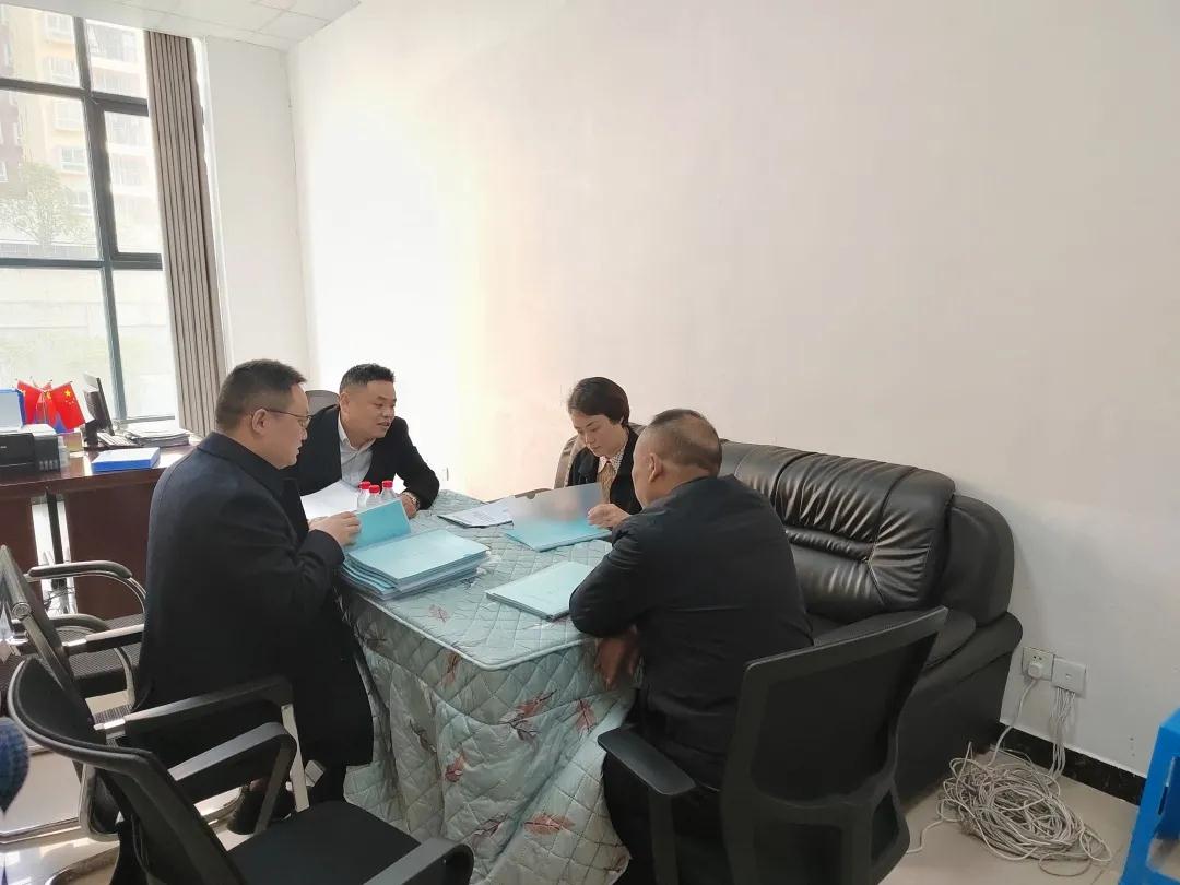 杨婧在正光街道调研指导脱贫攻坚后评估和环保大督察等工作