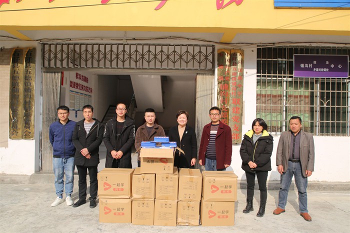 民建铜仁市工委专职副主委张林华 赴联系村宣讲中共十九届六中全会精神