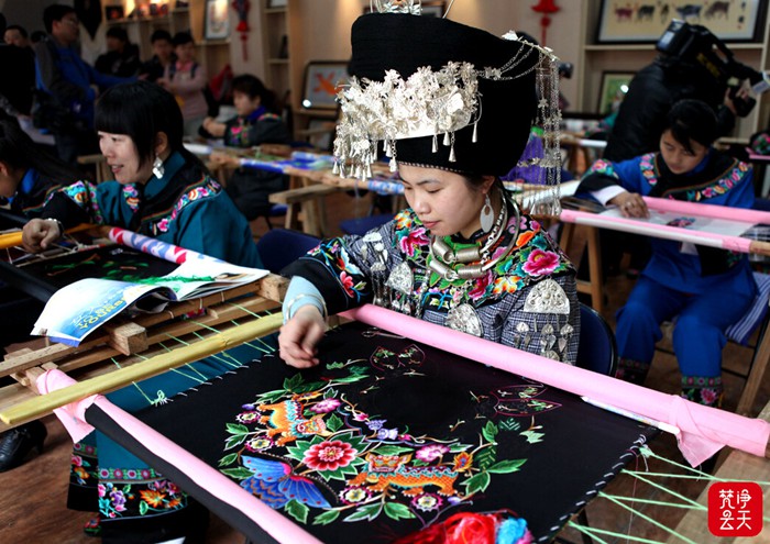 石丽平：传承苗绣，绣出致富新产业