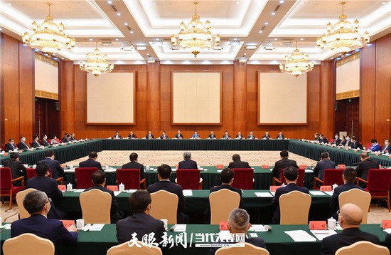 中共贵州省第十三次代表大会主席团举行第五次会议