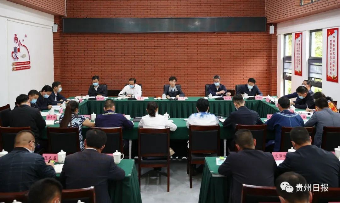 【学习宣传贯彻省第十三次党代会精神】谌贻琴在安顺市宣讲省第十三次党代会精神