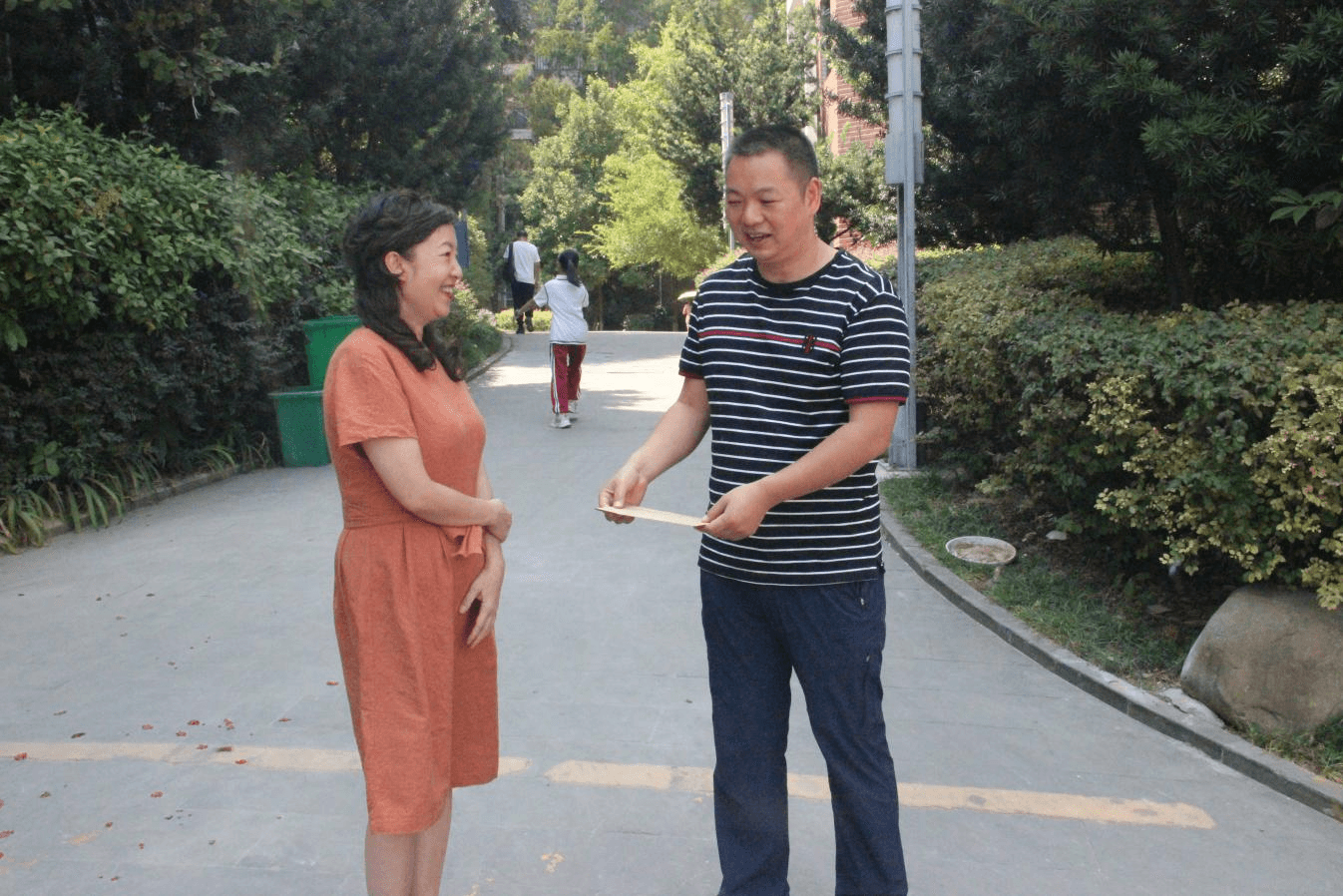 农工党铜仁市委走访慰问驰援贵阳抗疫的农工党医护人员家属