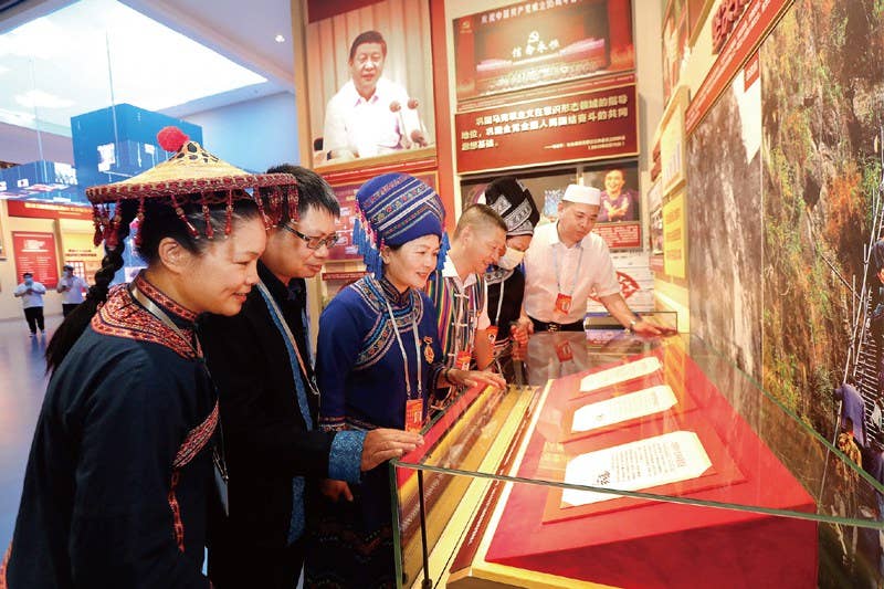 尤权：做好新时代党的民族工作的科学指引