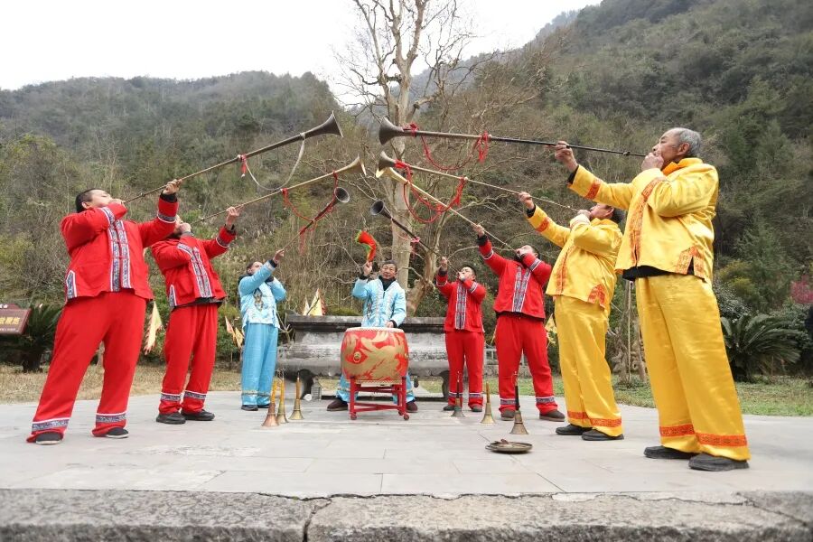 印江：万人共庆土家族“过赶年”