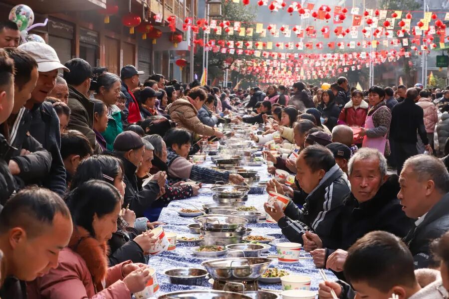 印江：万人共庆土家族“过赶年”