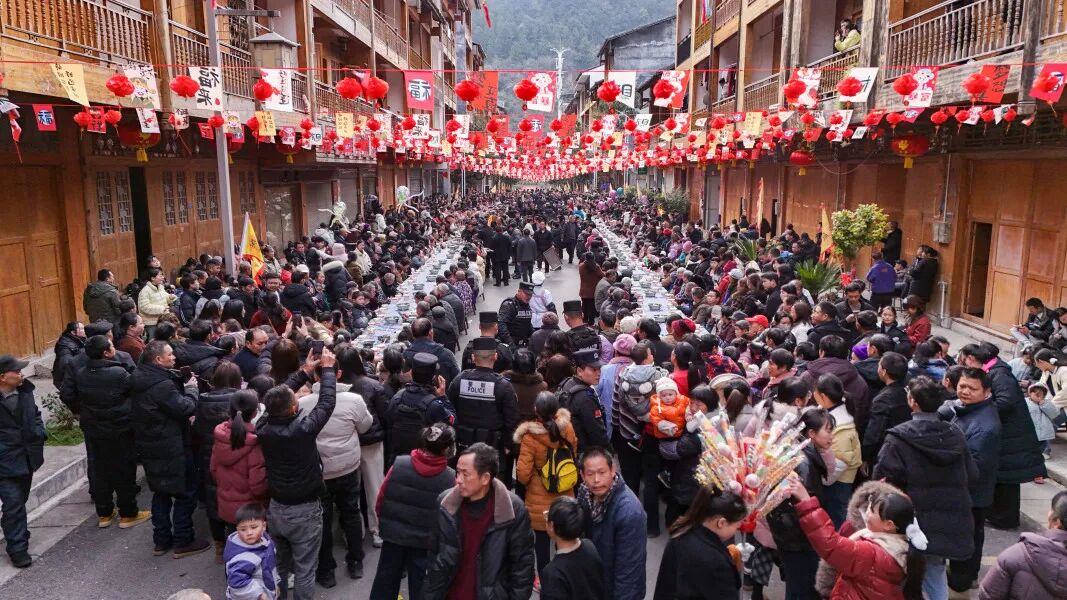 印江：万人共庆土家族“过赶年”