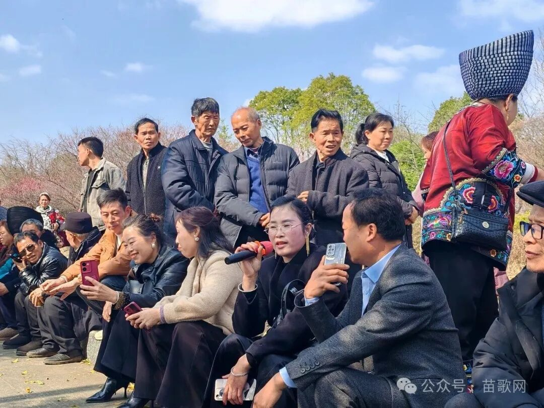 铜仁凤凰机场歌声飞扬 黔湘同胞共赶新春苗歌边边场