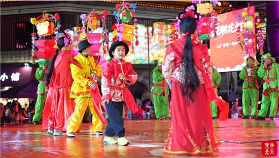 【网络中国节·春节】非遗焕彩 灯耀古城！中南门之夜燃动新春