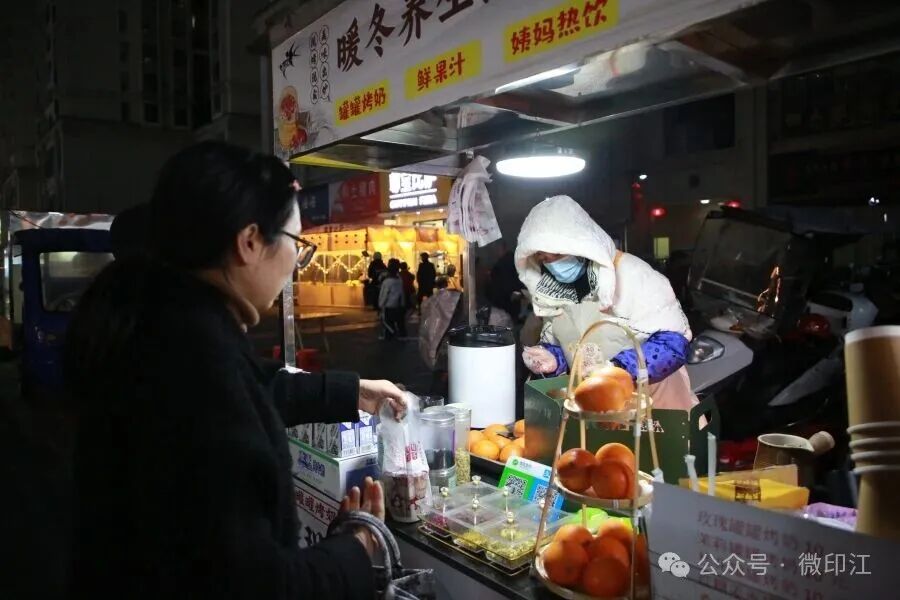 印江：非遗巡游添年味 烟火气里促消费