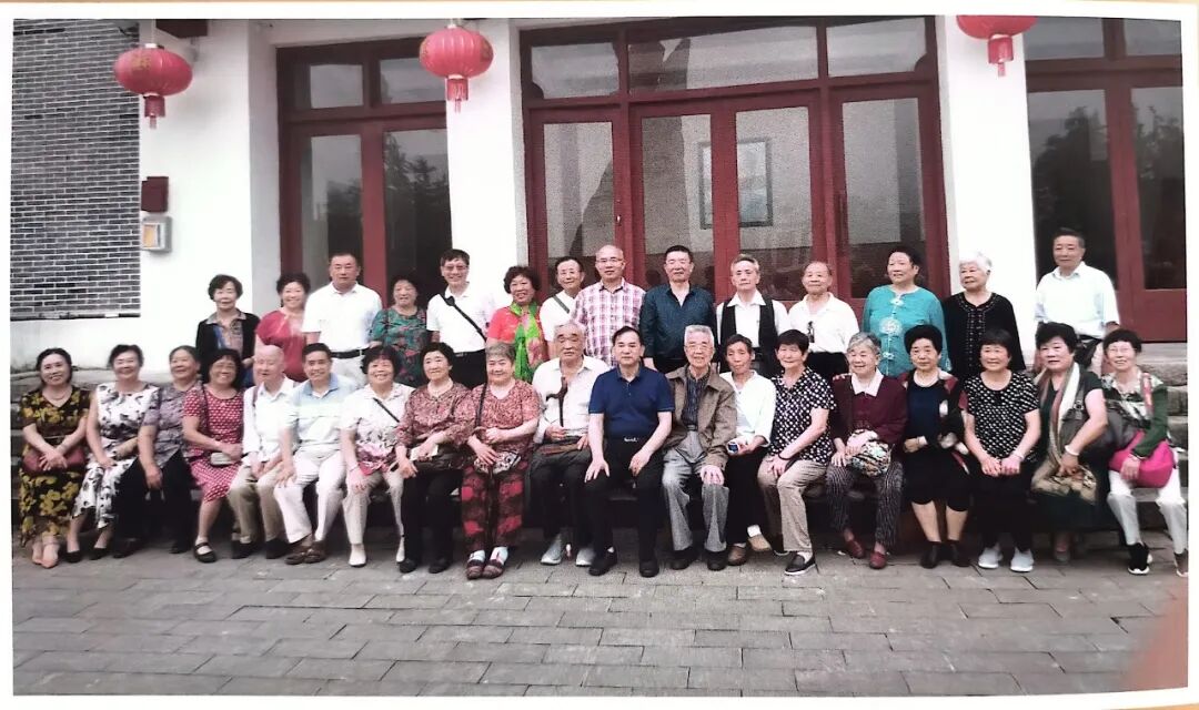 老归侨谢秉祥：扎根万山数十载 见证从矿山兴衰到城市新生