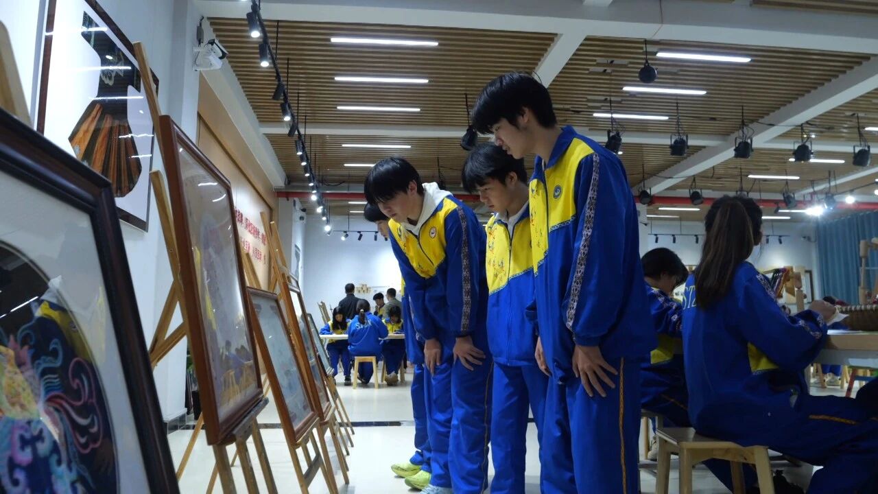 松桃：指尖绣山河 非遗筑安全