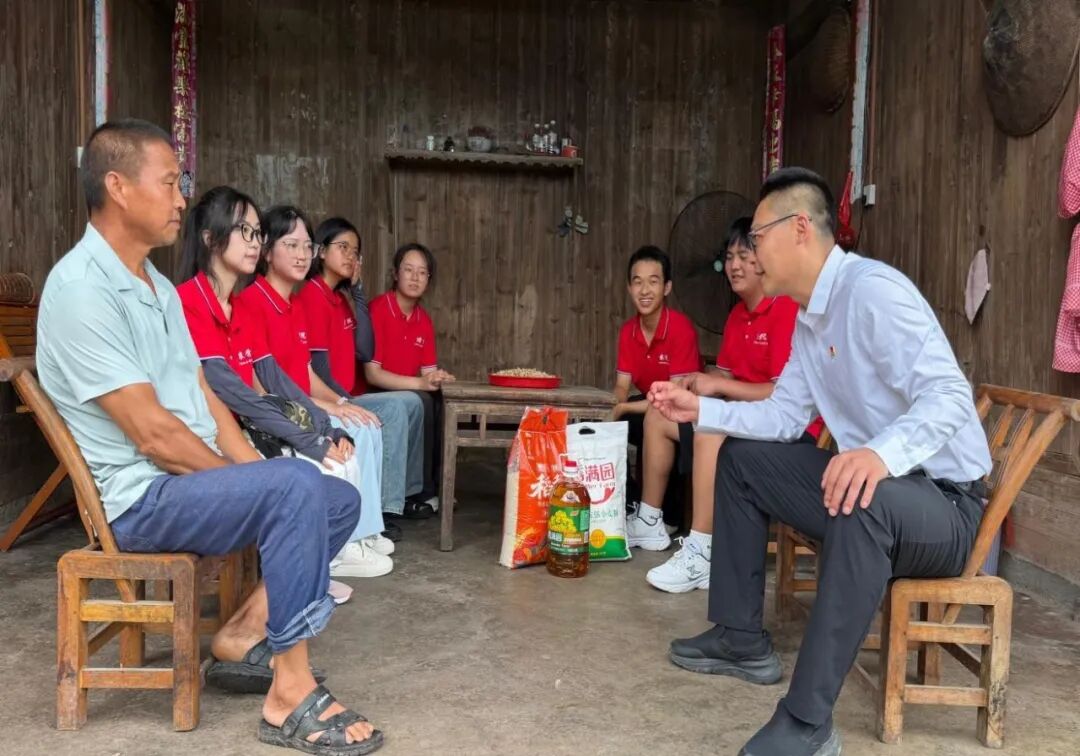 以青春宣讲浇灌民族团结之花