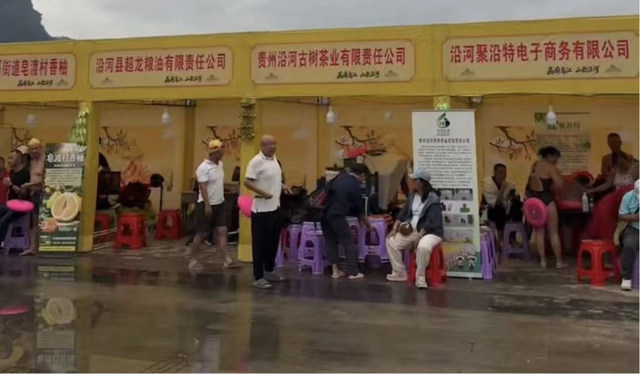 以“泳”为桥，以“赛”聚力